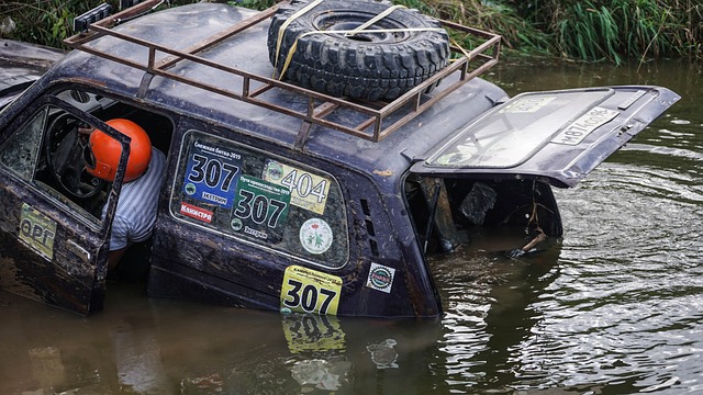 年曾并肩作 年曾并肩作